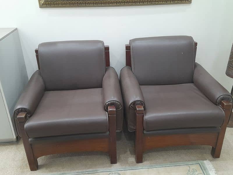 sofa set (5 seats) price negotiable 1