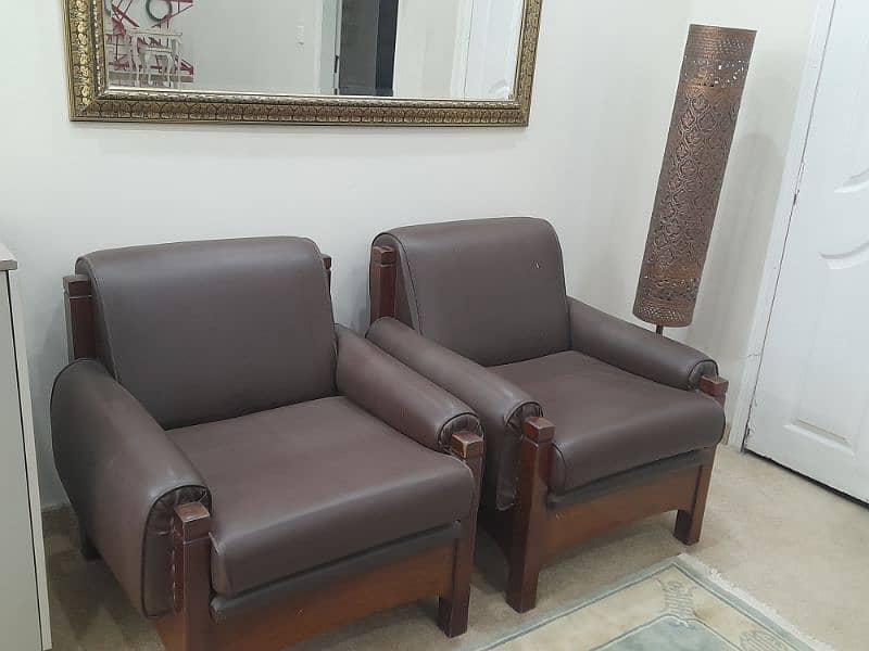 sofa set (5 seats) price negotiable 2