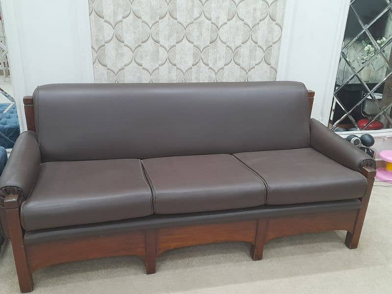 sofa set (5 seats) price negotiable 4