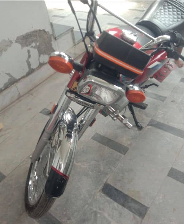 Honda 125 bike 4