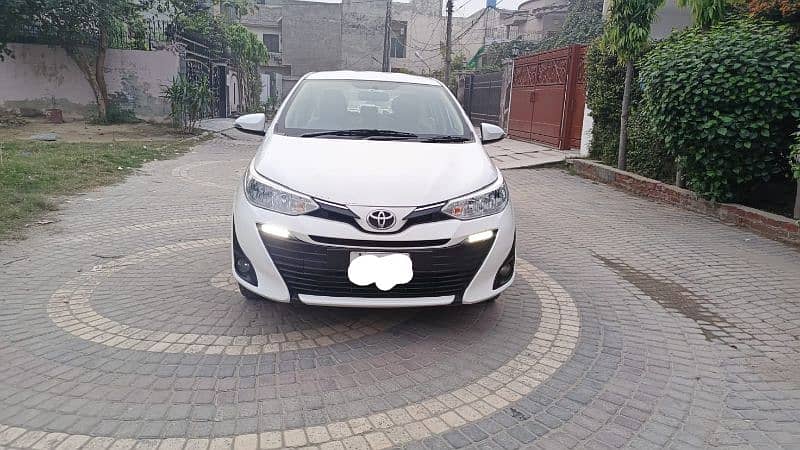 Toyota Yaris 2021 1.5 top of the line model Total genuine 2