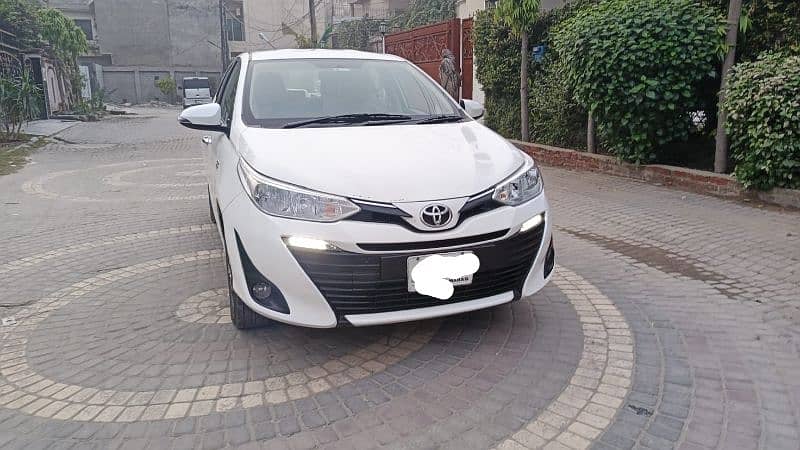 Toyota Yaris 2021 1.5 top of the line model Total genuine 3