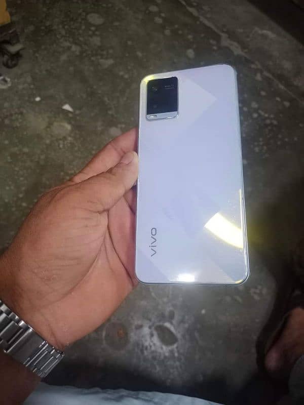 bilkul okay mobile hai mobile aur charger hai 0