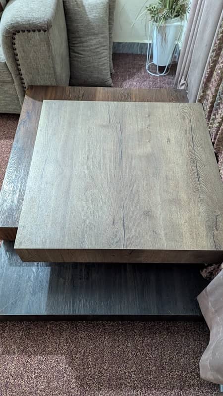 center table in new condition 3