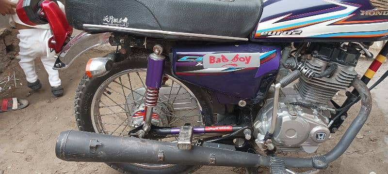 Honda 125 bilkul lush condition ha 5