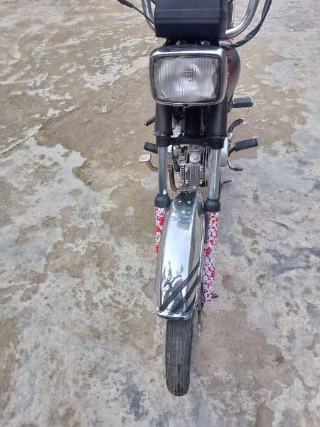 bike achi condion me ha sirf Lene wale rabta kare 3