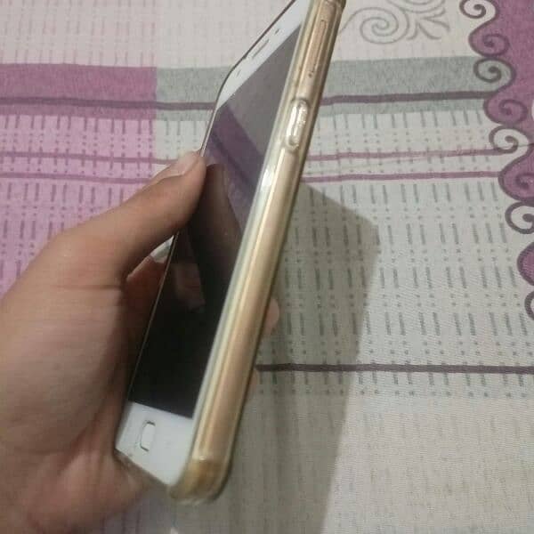 An item of OPPO A57 2