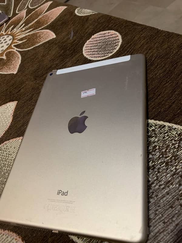 Ipad air 2 . Blkul saaf condition main hai 16/2 Memory 1