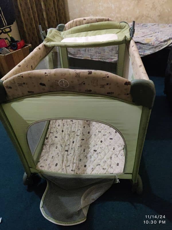 Foldable Baby Cot with diaper changing area 0