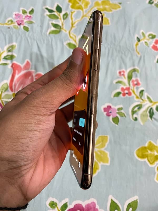 urgent sell iphone 11 pro 256gb NON 3