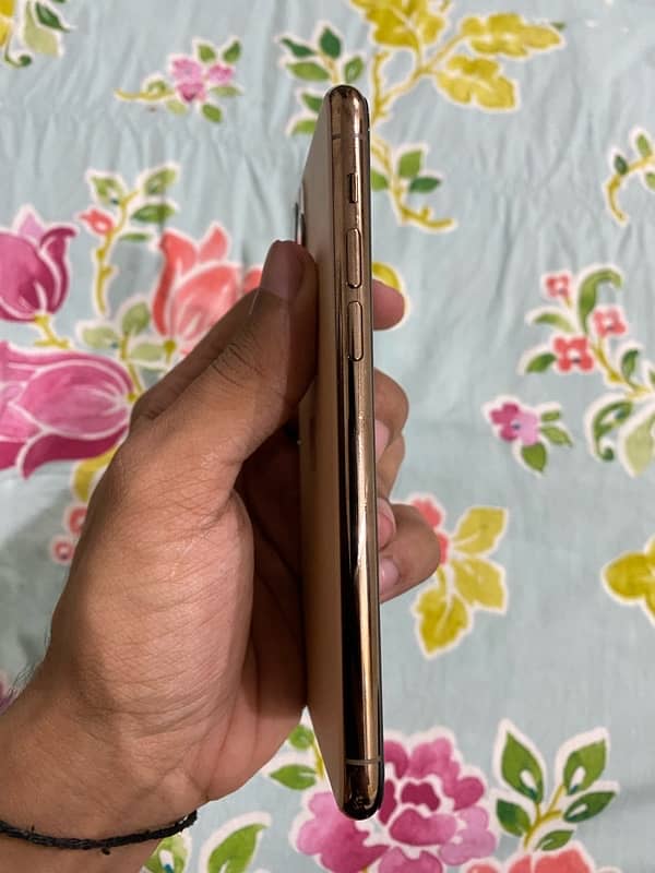 urgent sell iphone 11 pro 256gb NON 5