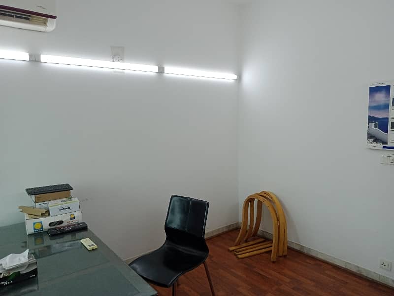 04 MARLA OFFICE FIRST FLOOR EXCELLENT LOCATION 18