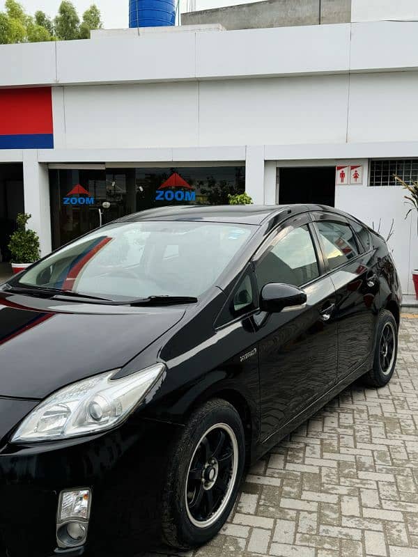 Toyota Prius 2011 1