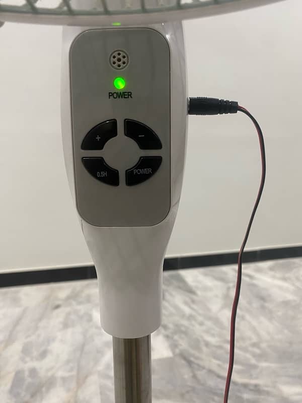 stand and charging fan 6