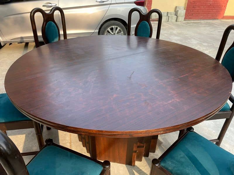 Round Dinding Table with 6 Chairs - Excellent Condition 2