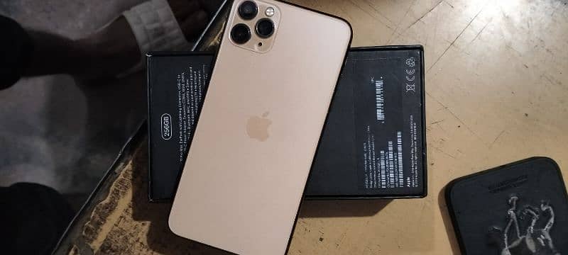 iphone 11pro max 256gb all ok ha with box health 92 2