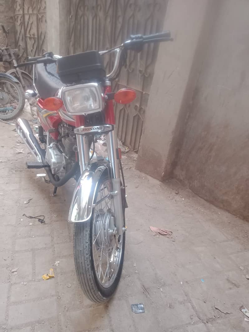 I am selling cg 125 2010 convert 2025 py bani ha 0