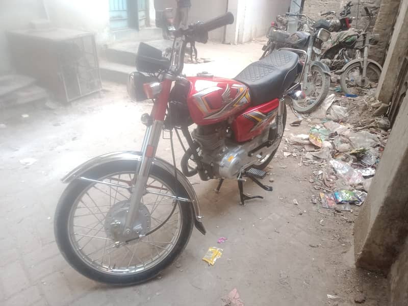 I am selling cg 125 2010 convert 2025 py bani ha 6