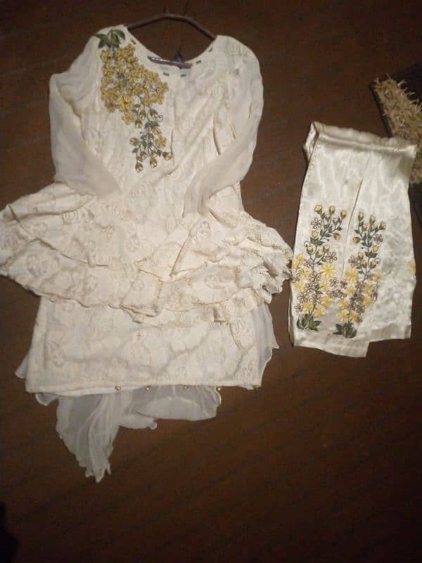 dresses in excellent condition 6