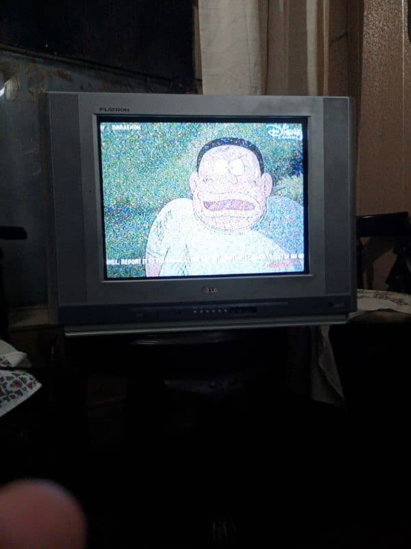 Read Ad! LG Flatrone TV In Good condition 0