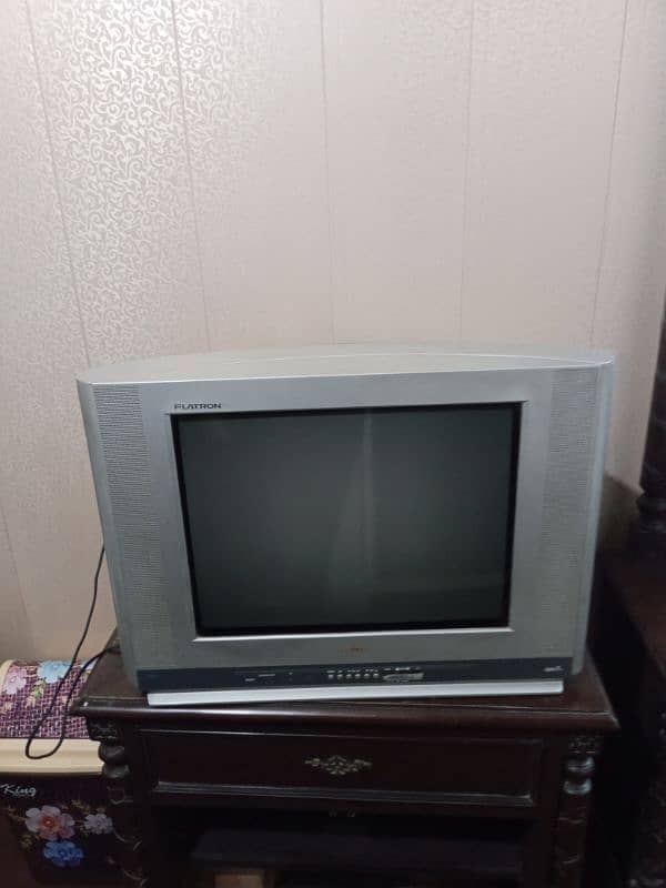 Read Ad! LG Flatrone TV In Good condition 1