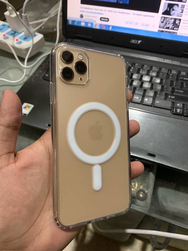 iphone 11 pro max 256gb Factory unlock 10/10 condition 0