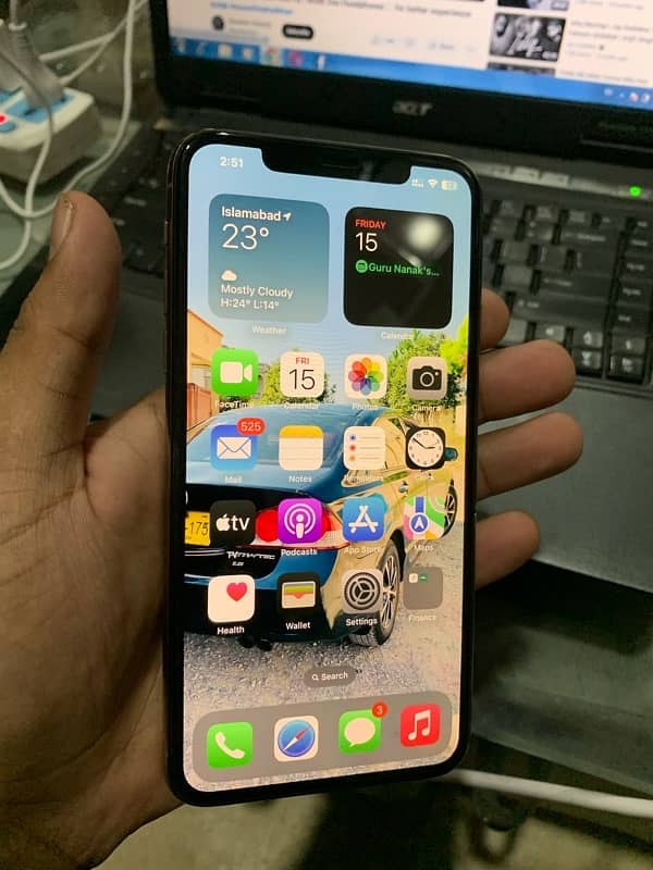 iphone 11 pro max 256gb Factory unlock 10/10 condition 3