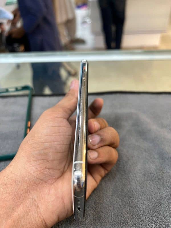 IPHONE 11 PRO  256GB PTA APPROVED 1