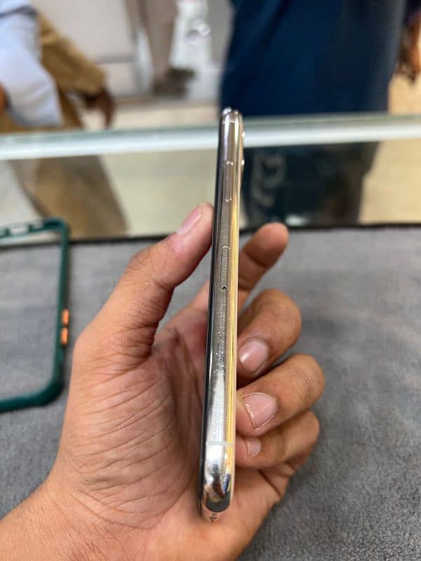 IPHONE 11 PRO  256GB PTA APPROVED 2