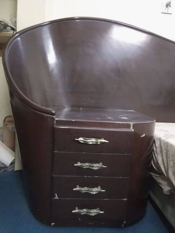 King size bed with mattress and dressing table 2