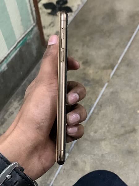 Iphone 11pro max dual simPTA Aproved 256 GB gold colour 7