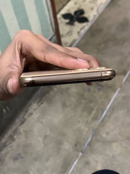 Iphone 11pro max dual simPTA Aproved 256 GB gold colour 8