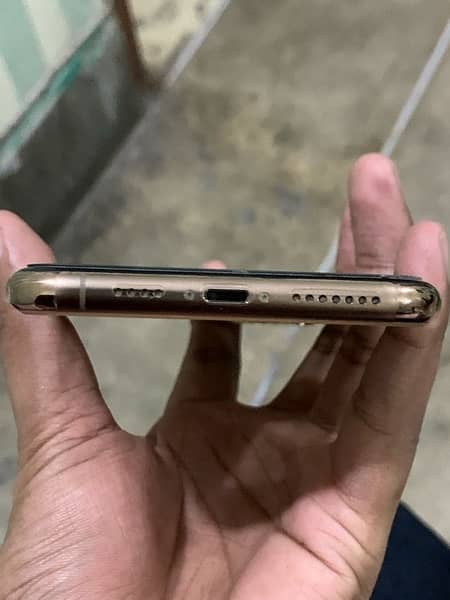 Iphone 11pro max dual simPTA Aproved 256 GB gold colour 9