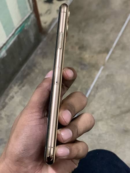 Iphone 11pro max dual simPTA Aproved 256 GB gold colour 10