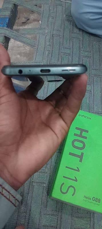 hot 11 s   g88 4/128 no scratch charger sath exchange possible 3