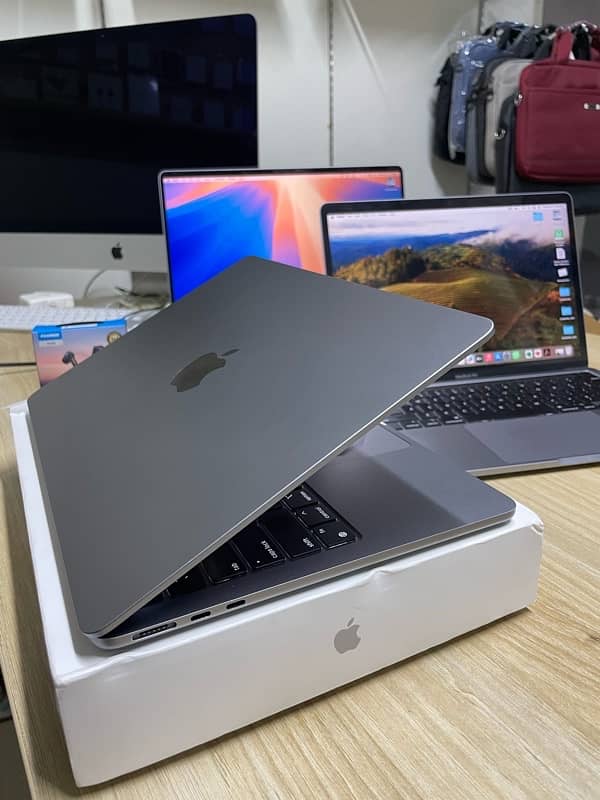 Apple Macbok Air 13"M2 Chip 8GB /512GB 1