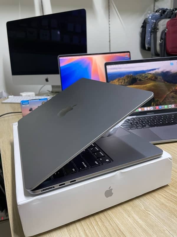 Apple Macbok Air 13"M2 Chip 8GB /512GB 2