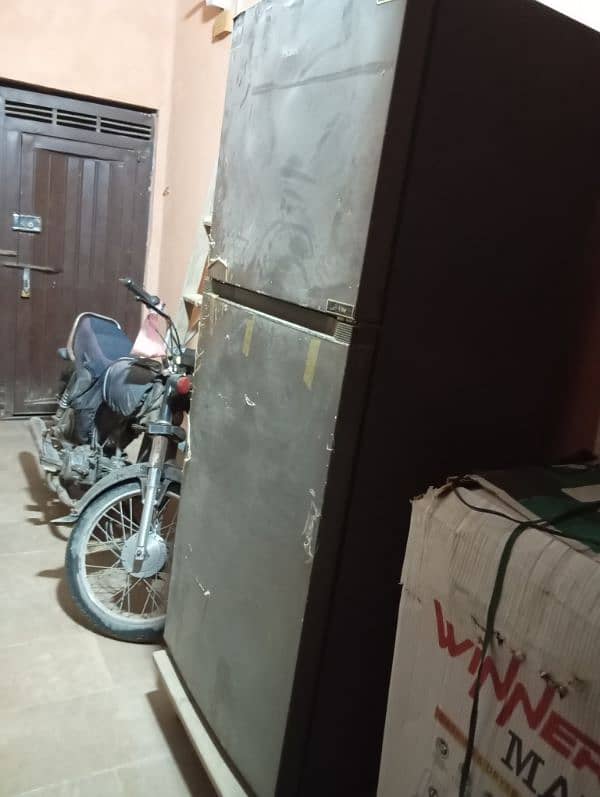 Fridge For sale 75000 2