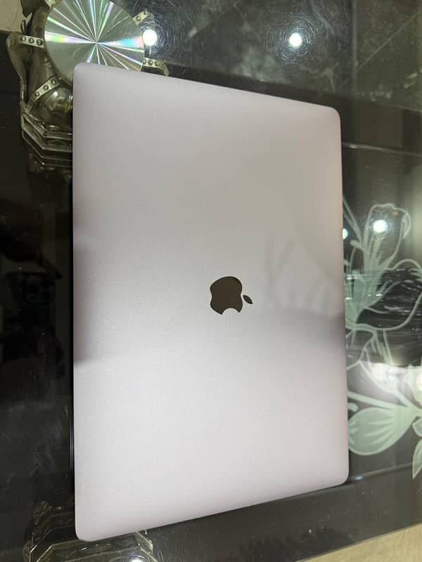 MAC BOOK PRO 2018 IMPORTED 4