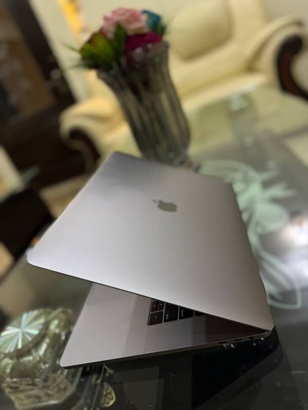 MAC BOOK PRO 2018 IMPORTED 8