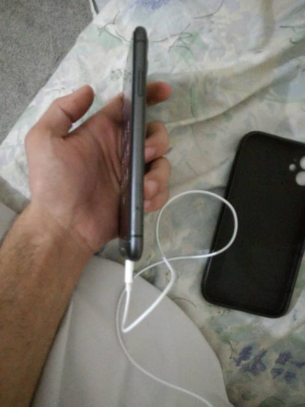 iphone11 (urgent sale) 7