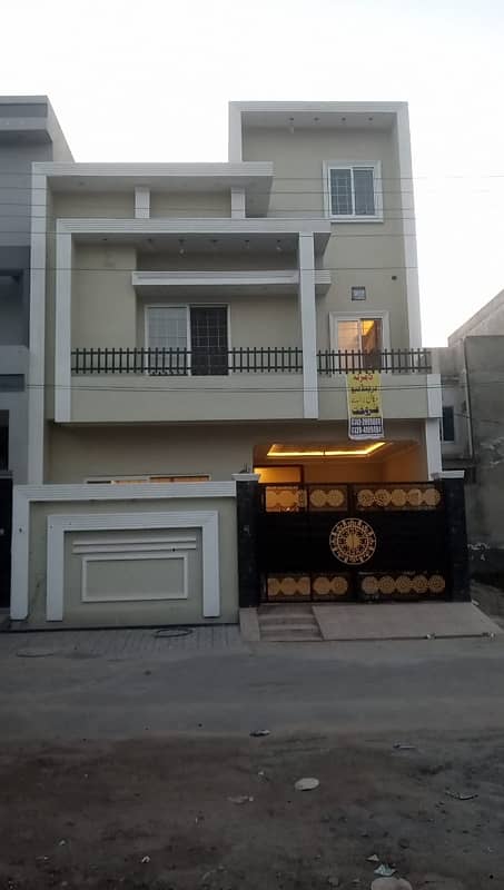 Lavish Beautiful Double Story House Available For Sale Reasonable Price in i Block Near to 50 Fit Road Commercial Market 0