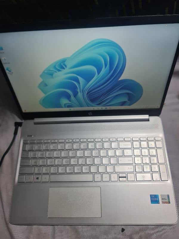 Hp Intel i5 11Gen 8GB RAM 256SSD nv 0