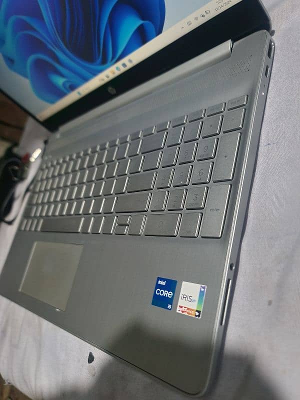 Hp Intel i5 11Gen 8GB RAM 256SSD nv 1