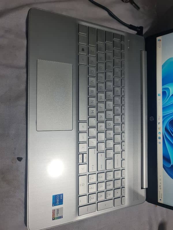 Hp Intel i5 11Gen 8GB RAM 256SSD nv 3