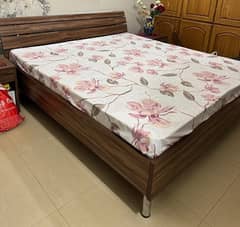 Interwood Bed Set