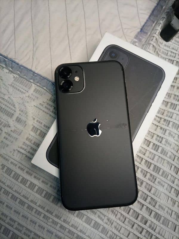 iPhone 11 factory  unlocke conmpalete box waterpack 10/10 1