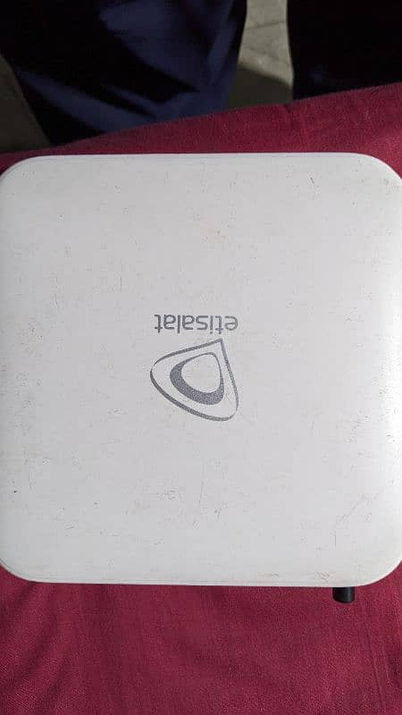 Etislat tv box. made in Vietnam. 4