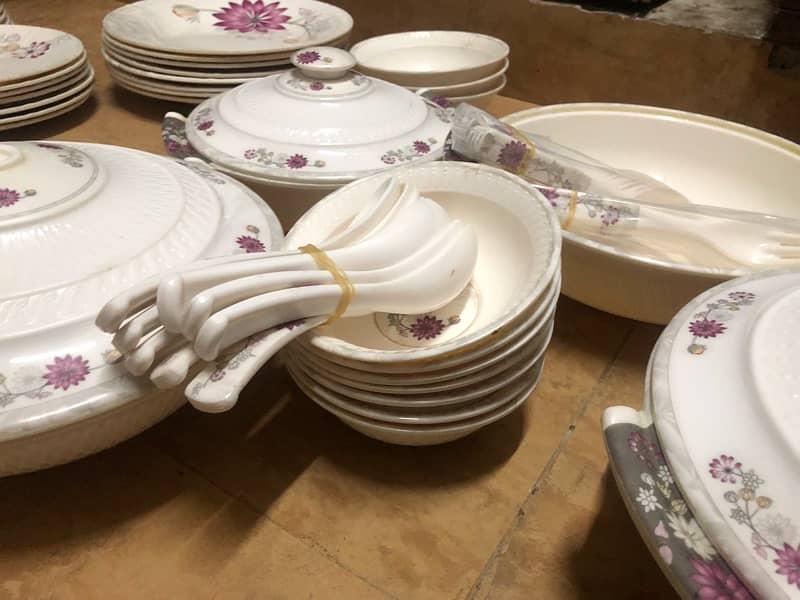 Plastic Dinner Set 0