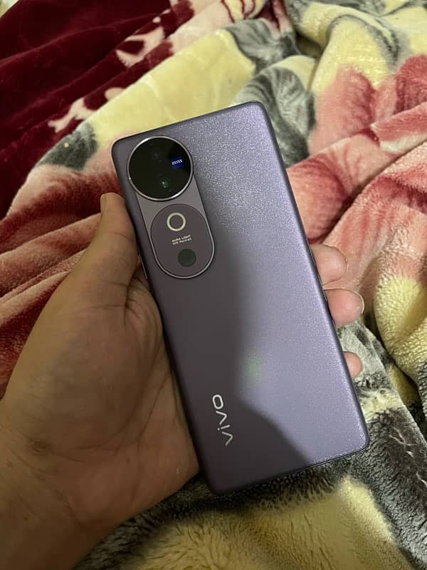 Vivo v40 5G 4